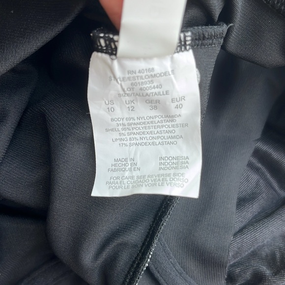 NWOT MAGICSUIT Dream State Bindy One Piece Swimsuit Black/White Slimming Size 10 - Picture 14 of 16